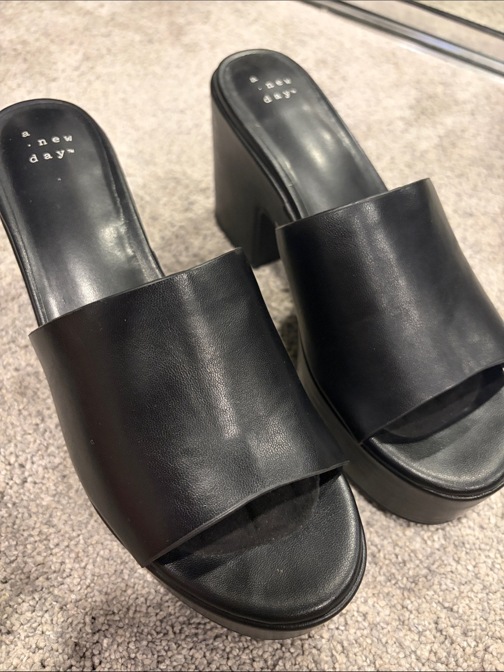 A new day platform heel - Picture 2 of 5
